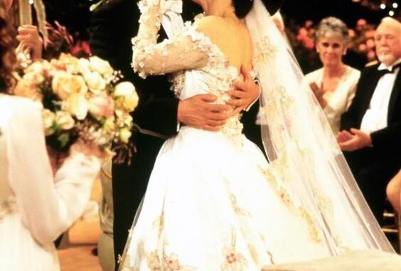 ‘The Nanny’: Fran’s Finale Wedding Dress Was $12,000