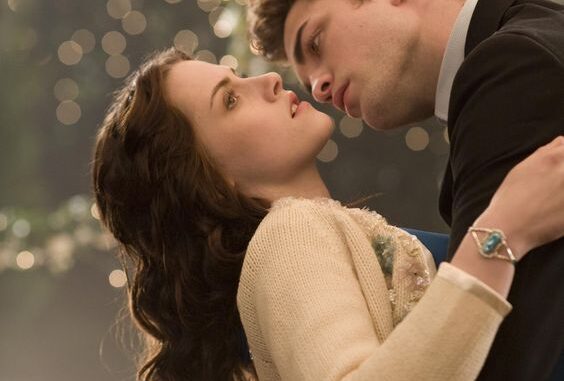 How Robert Pattinson’s Edward Cullen Changed In Each Twilight Movie